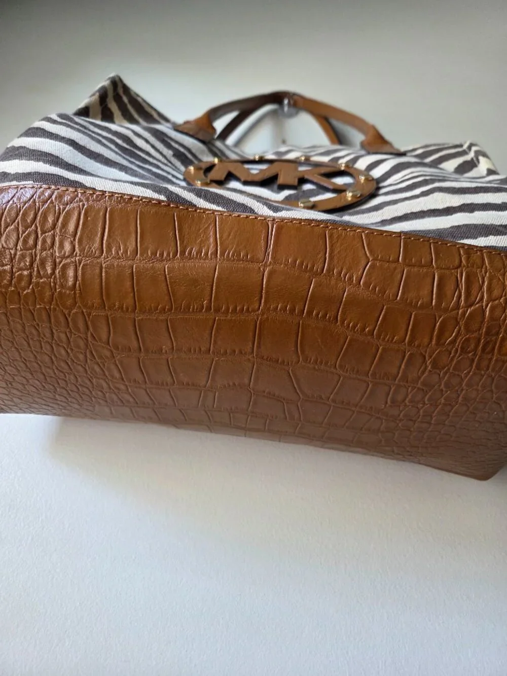 EUC MICHAEL KORS ANIMAL PRINT GENUINE LEATHER TRIM TOTE / FREE WALLET